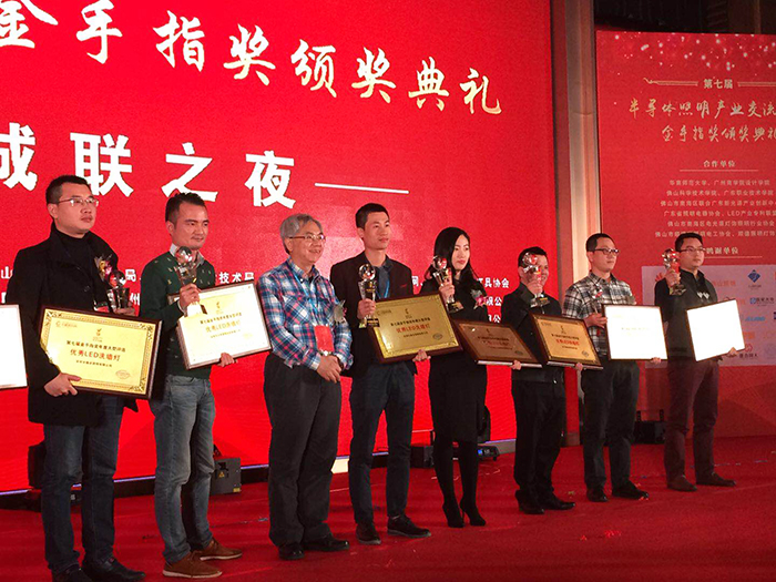 伟德BETVlCTOR1946照明荣获“2017金手指奖”两大奖项